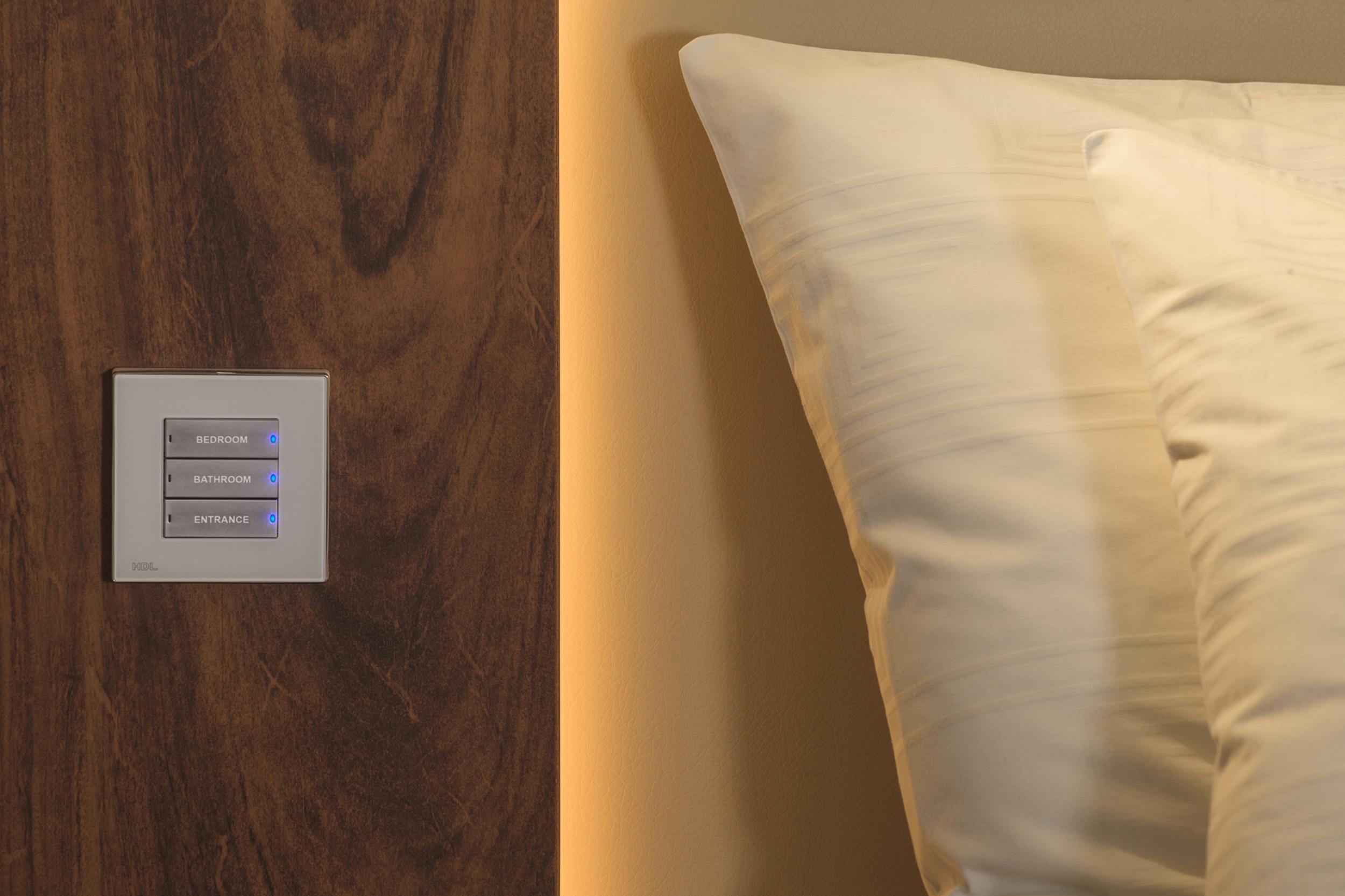 Hotel Regal Pacific ซานติอาโก ภายนอก รูปภาพ A Lutron Maestro light switch