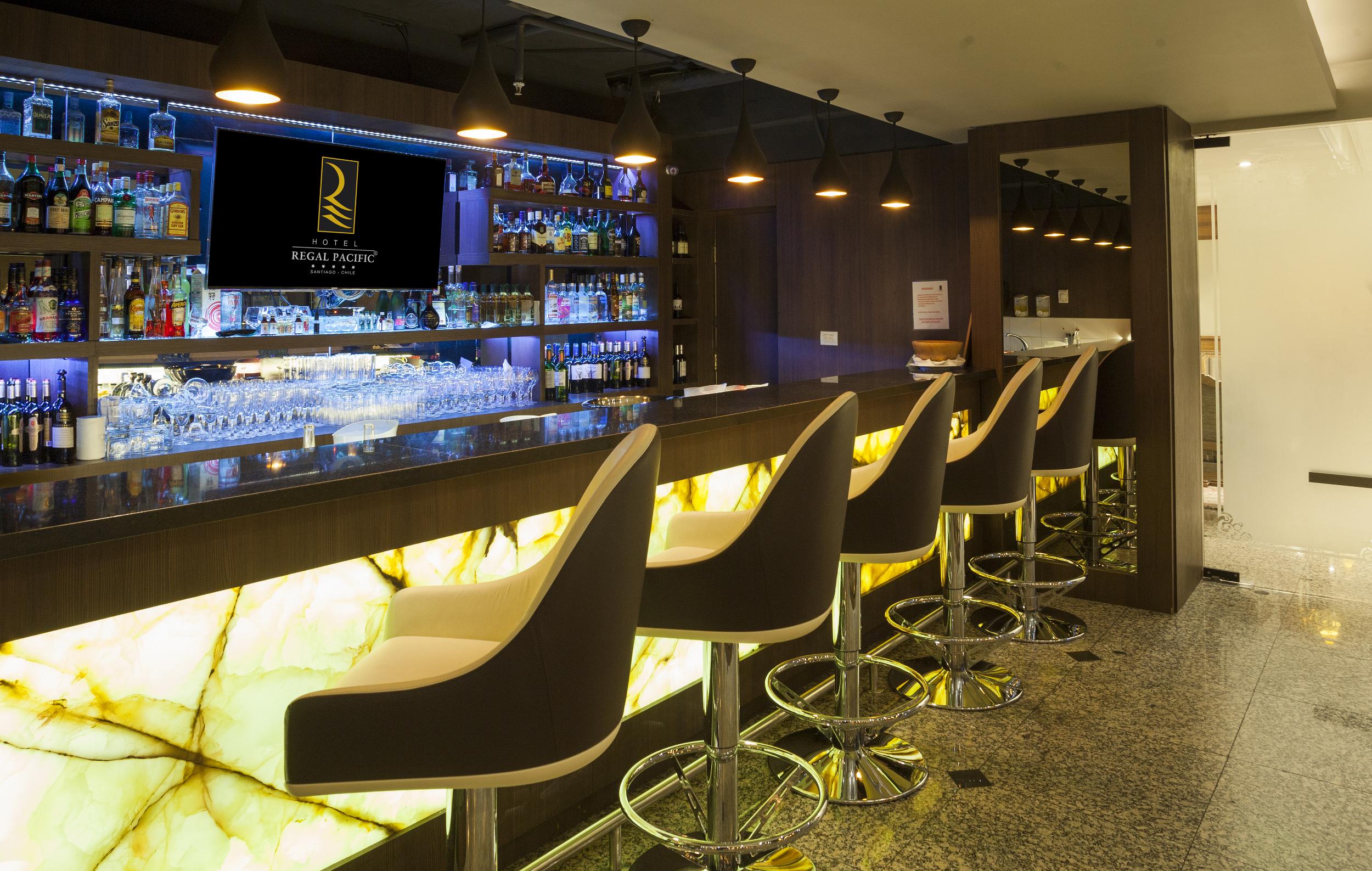 Hotel Regal Pacific ซานติอาโก ภายนอก รูปภาพ The bar at the R Lounge
