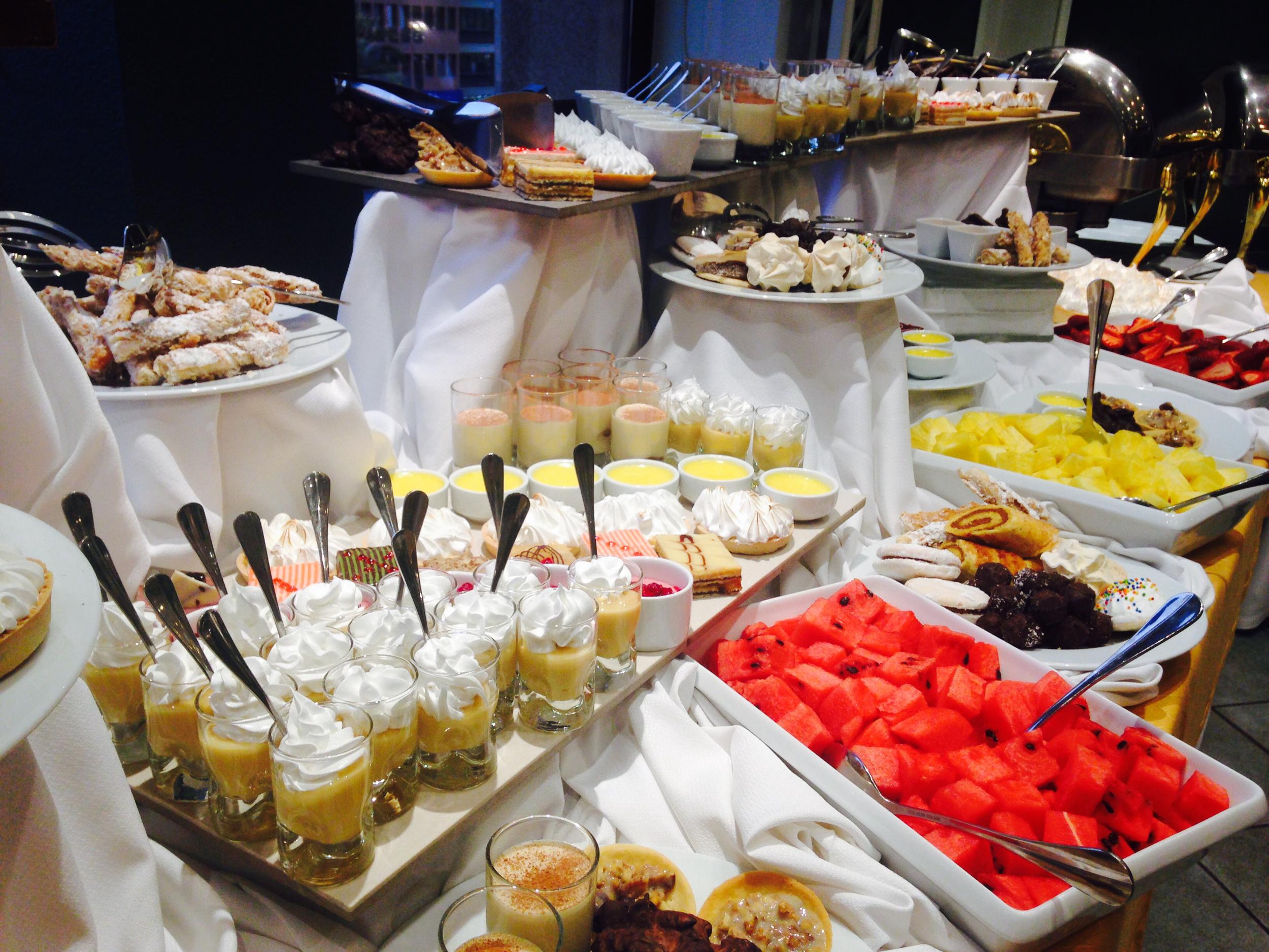 Hotel Regal Pacific ซานติอาโก ภายนอก รูปภาพ A dessert buffet