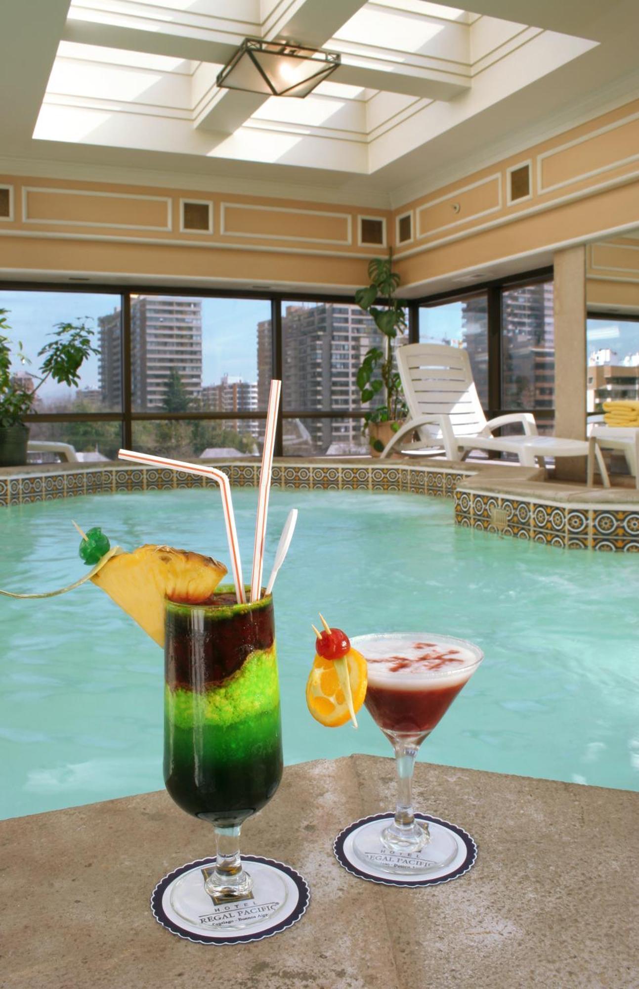 Hotel Regal Pacific ซานติอาโก ภายนอก รูปภาพ Pool at the hotel