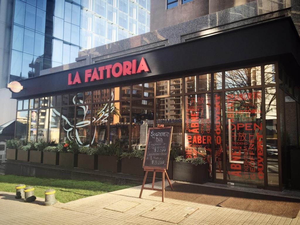 Hotel Regal Pacific ซานติอาโก ภายนอก รูปภาพ La Fattoria in Madrid