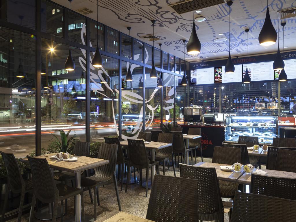 Hotel Regal Pacific ซานติอาโก ภายนอก รูปภาพ Interior of a typical café