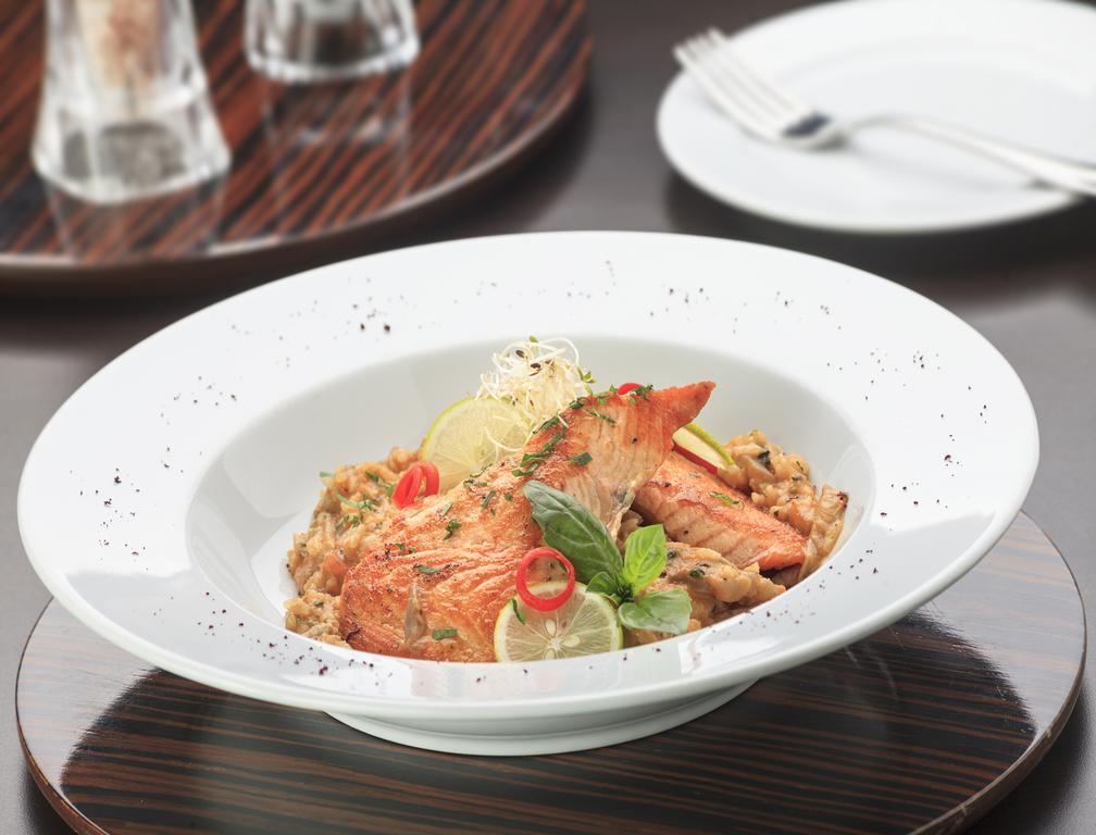 Hotel Regal Pacific ซานติอาโก ภายนอก รูปภาพ A plate of salmon and rice
