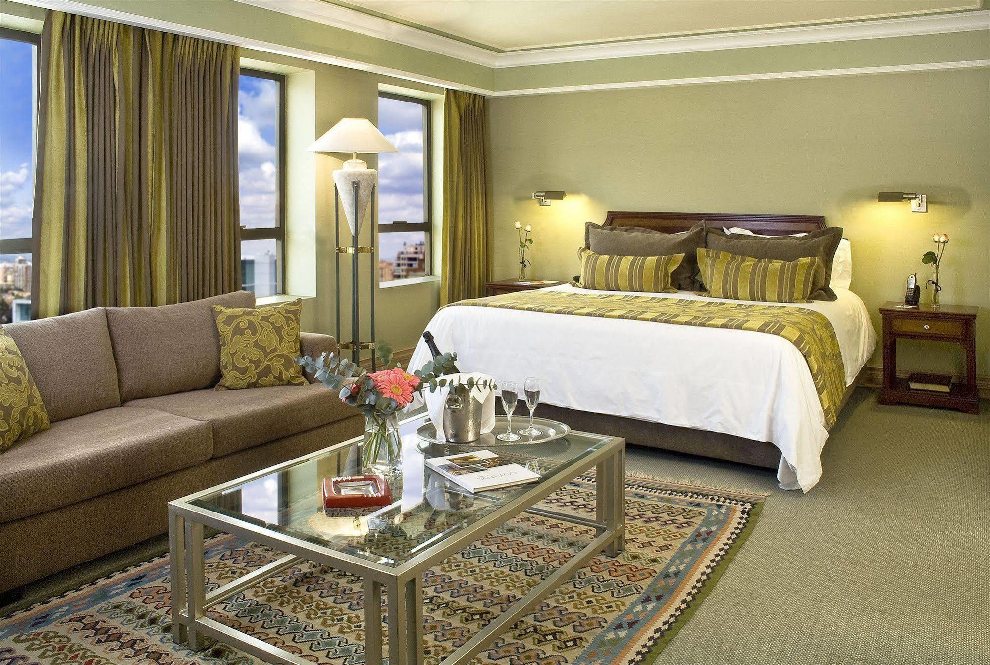 Hotel Regal Pacific ซานติอาโก ภายนอก รูปภาพ A room at the hotel